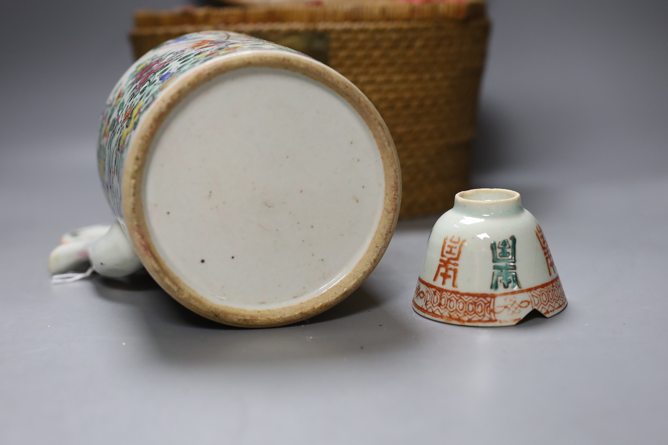 A Chinese teapot and two tea bowls in carrying basket, two Chinese blue figures, and a Chinese enamelled porcelain brush washer, 9.5cm diameter (5)